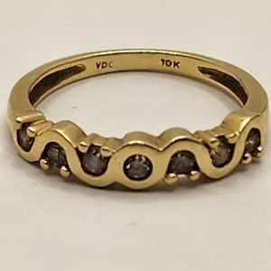 10k yellow gold w/pink rose diamonds size 5.5